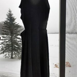 hey guys!:) I'm selling this really cute dress from Garage!!